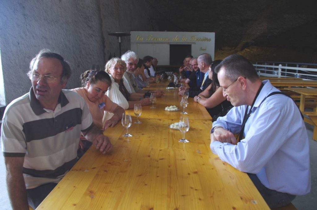 Groupe attablé