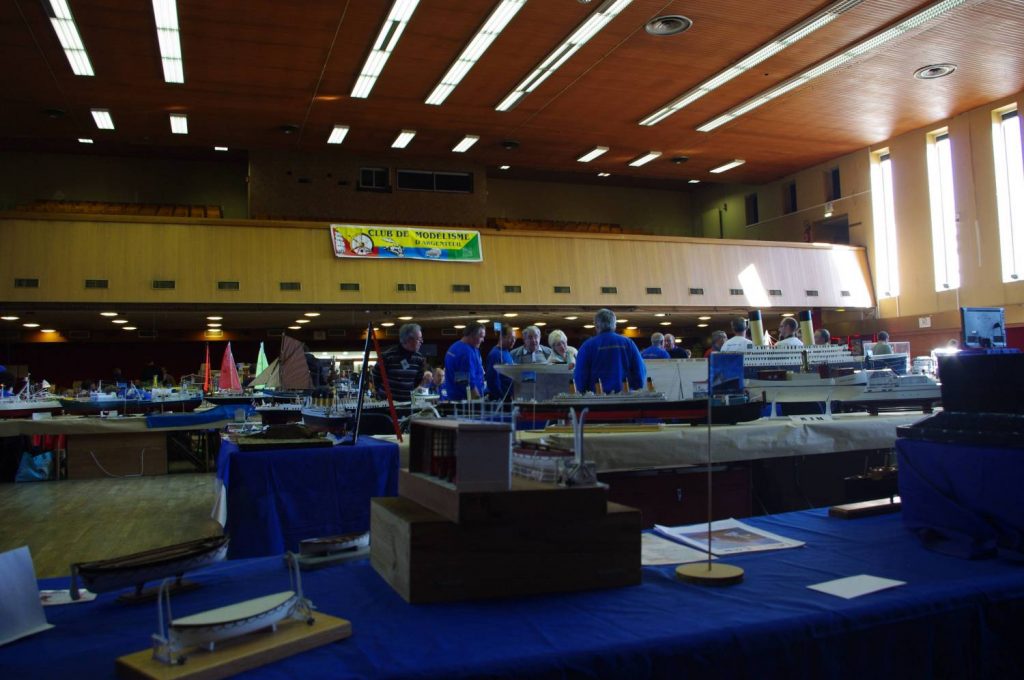 Vue d'ensemble d'une partie du salon.