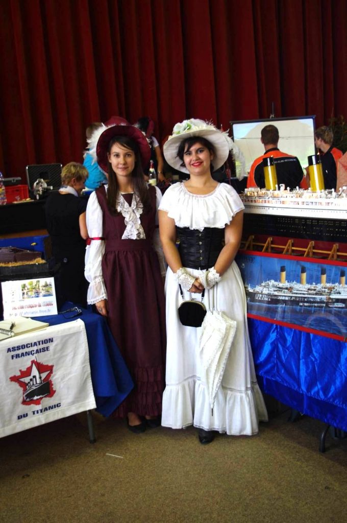 Nos charmantes hôtesses en costume d'époque.