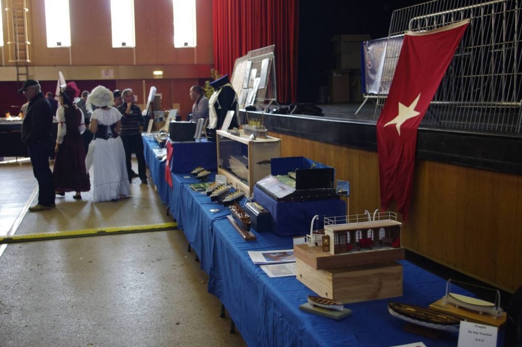Le stand de l'A.F.T. Au 1er plan, le diorama du canot n°8 (D. Dupont).