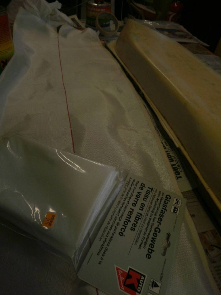 Moulage de la coque en résine pour réutilisation ultérieure du gabarit.