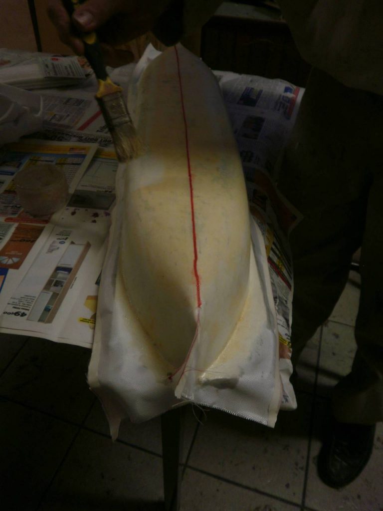 Moulage de la coque en résine pour réutilisation ultérieure du gabarit.