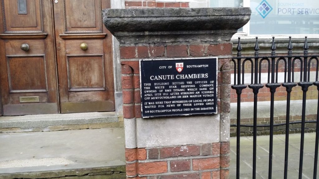 Plaque décrivant le bâtiment "Canute Chambers".