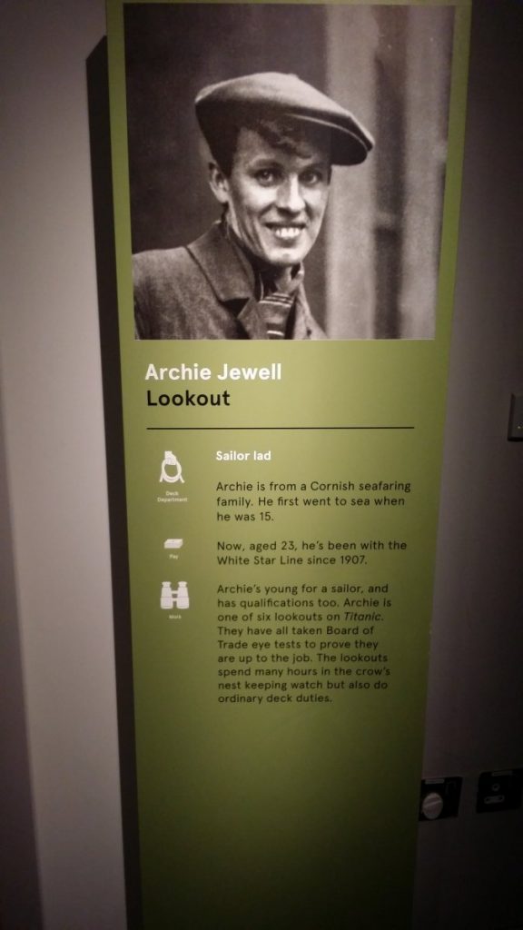 Panneau consacré à Archie Jewell, portant photo d'un jeune homme à casquette.