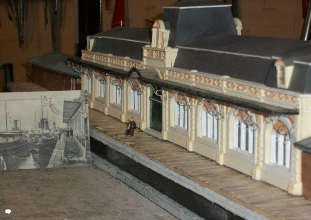 Finitions sur la maquette de la gare maritime