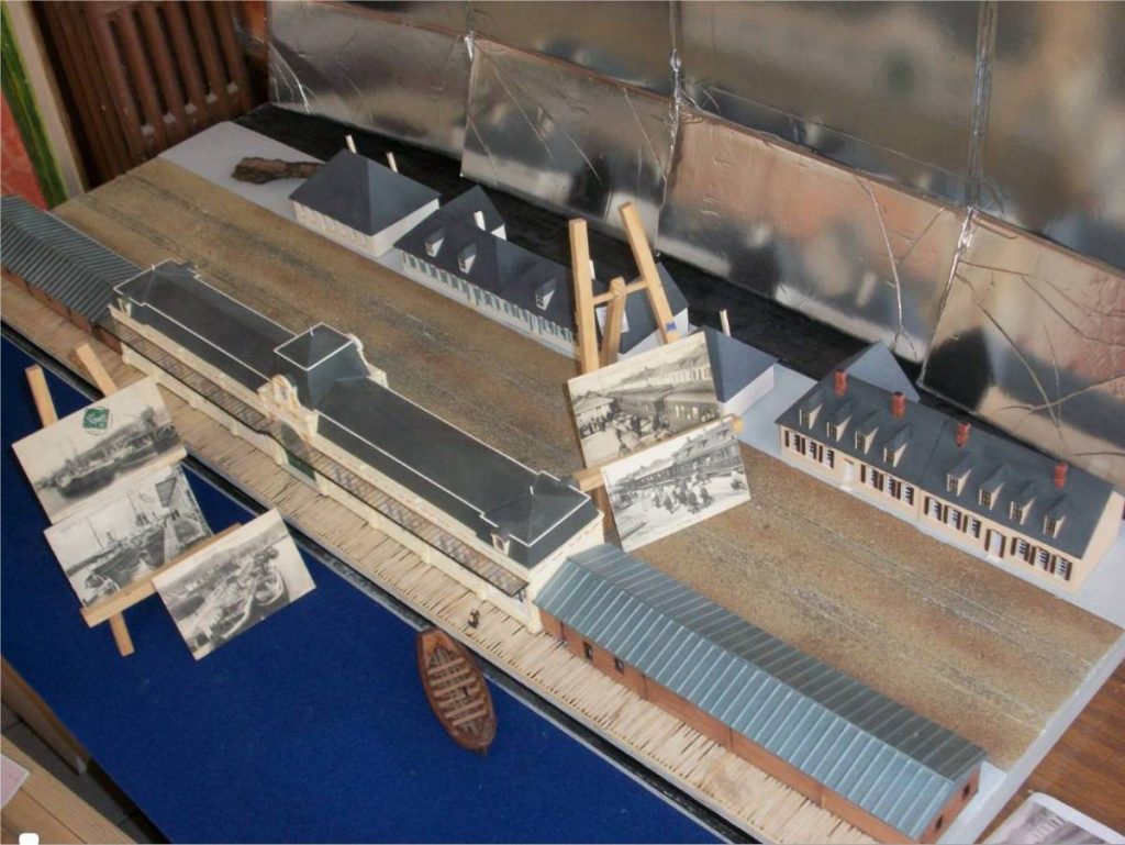 Finitions sur la maquette de la gare maritime