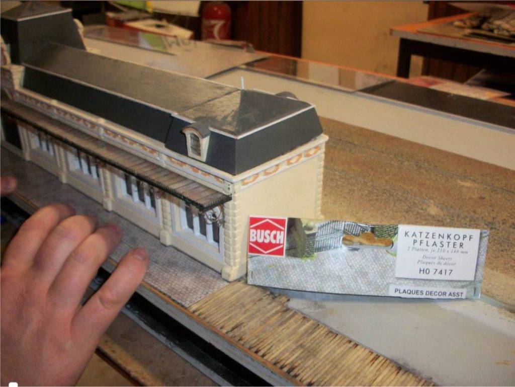 Finitions sur la maquette de la gare maritime