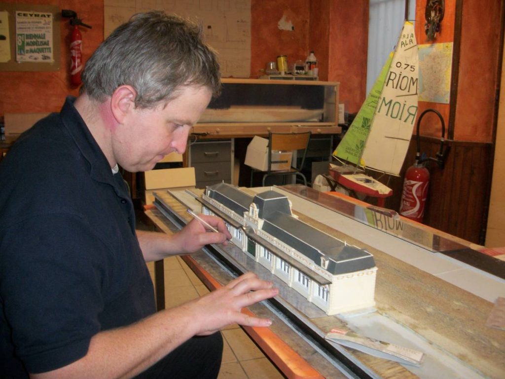 Finitions sur la maquette de la gare maritime