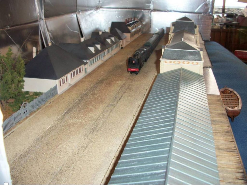 Finitions sur la maquette de la gare maritime