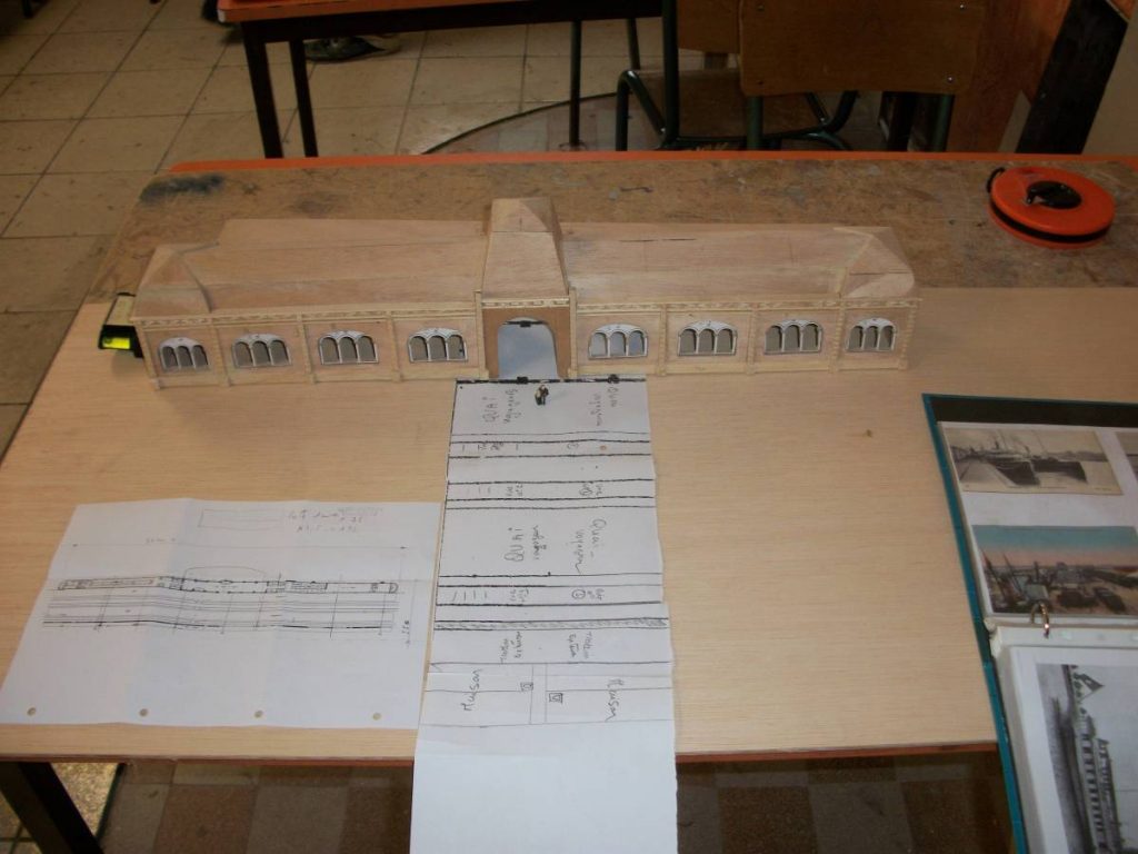Ossature de la maquette de la gare maritime.