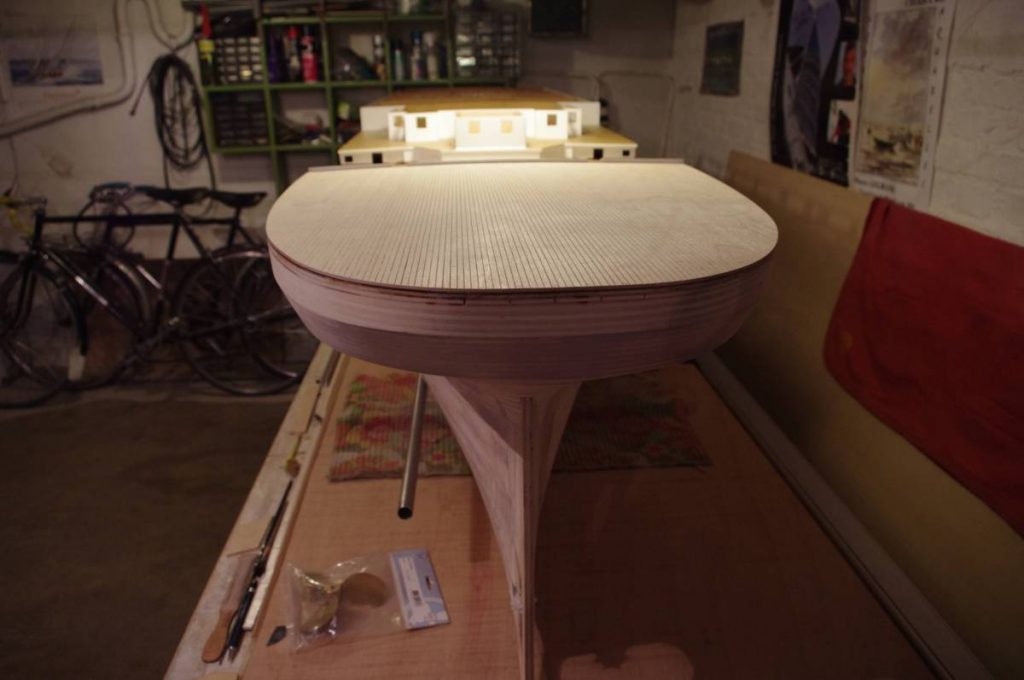 La partie arrière de la maquette progresse