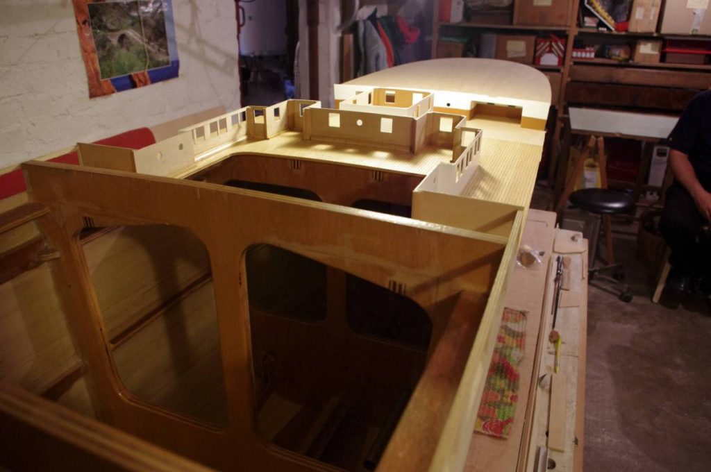 La partie arrière de la maquette progresse