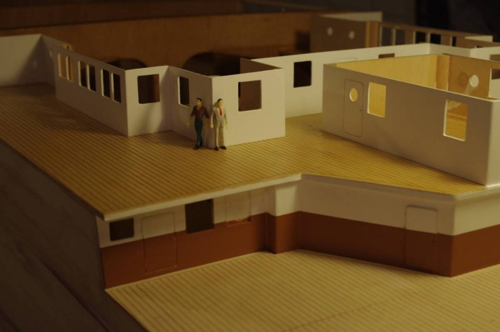 La partie arrière de la maquette progresse