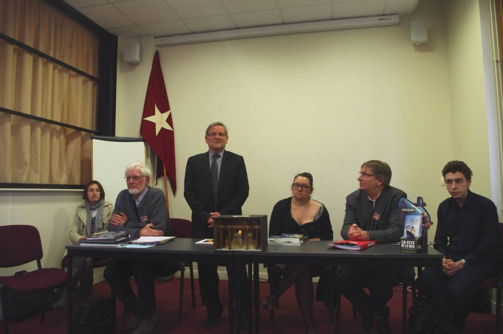Le bureau et M. Bernard Cauvin