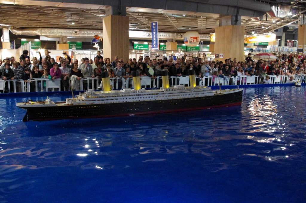 Le Titanic naviguant.