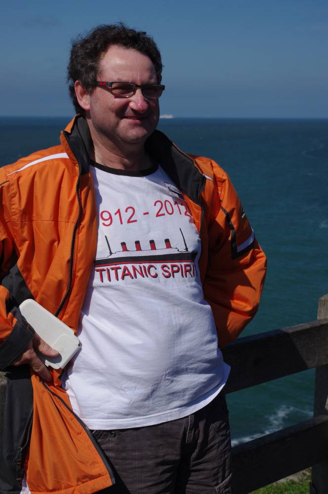 Homme au bord de la mer