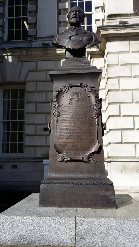 Monument érigé à la mémoire de William Pirrie