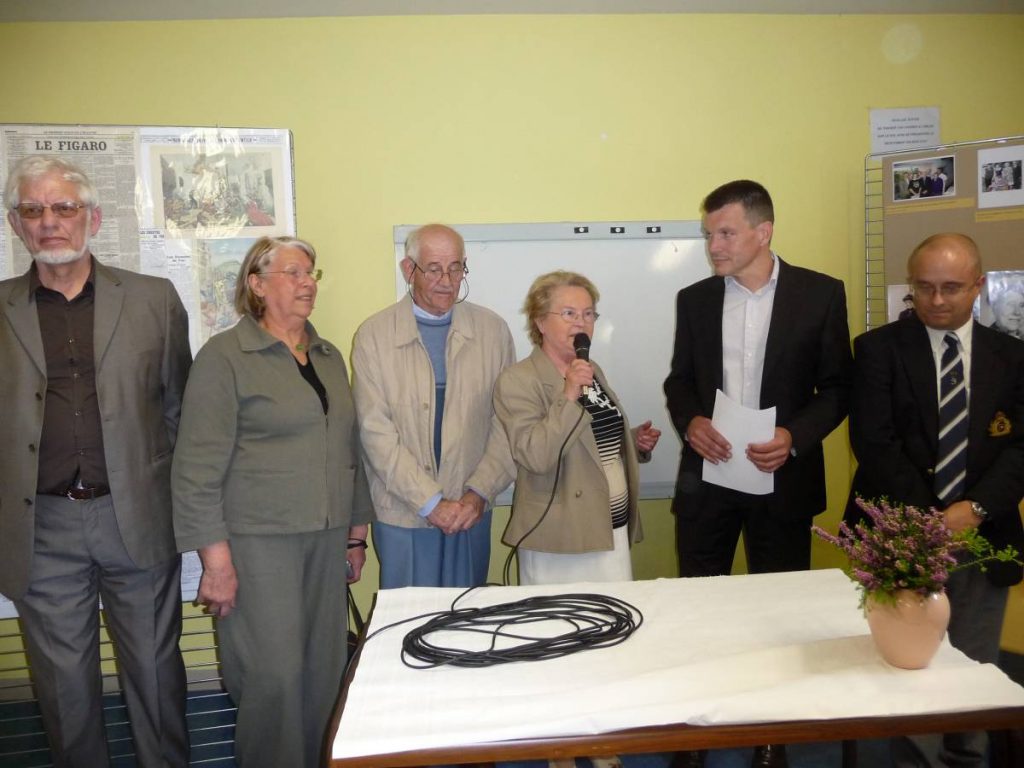 Groupe de personnes debout