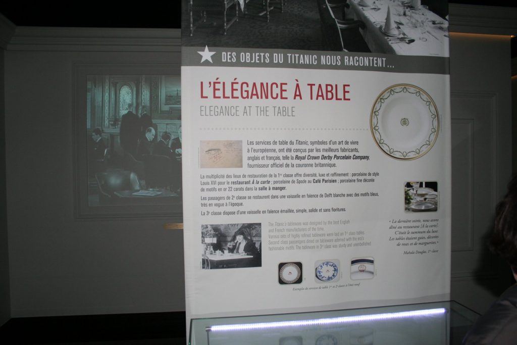 Panneau sur "l'élégance à table"