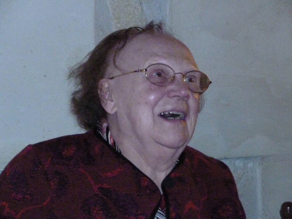 Une femme souriant