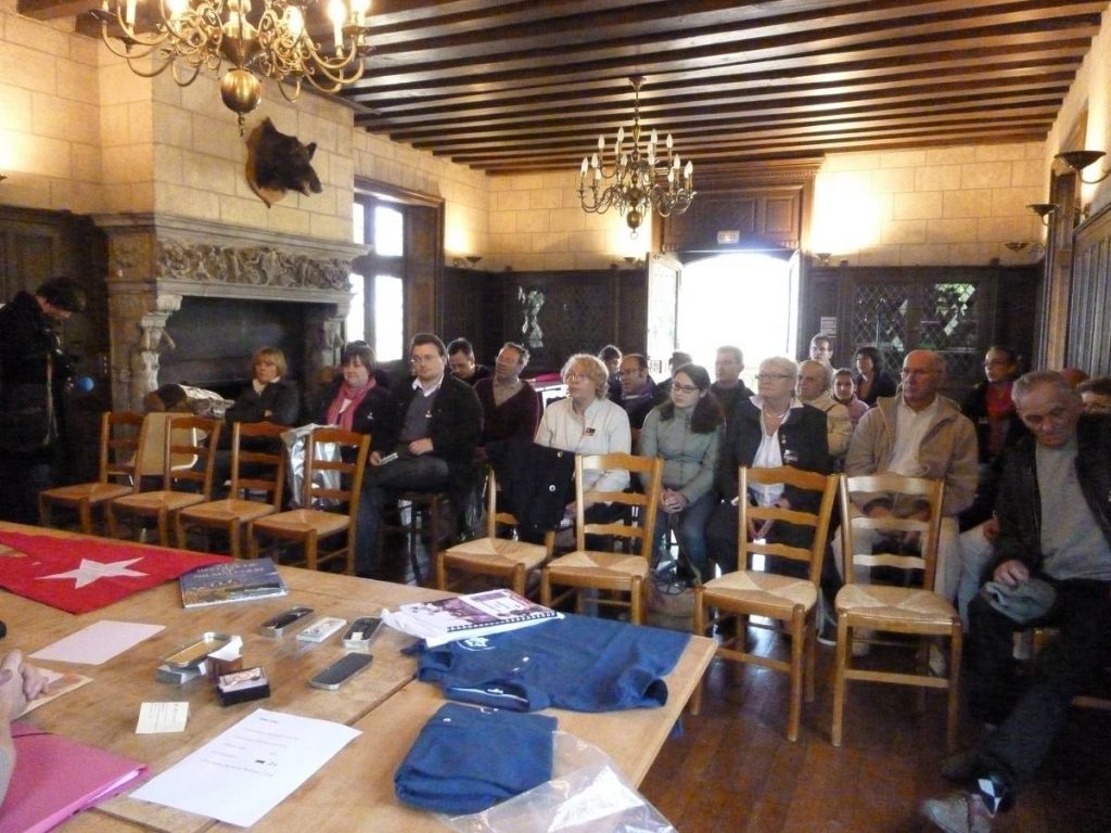 Public réuni dans la salle de l'AG