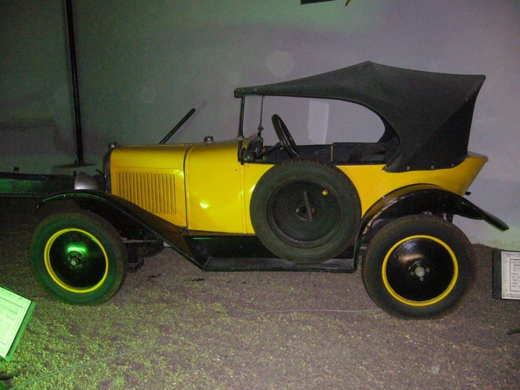 Une Citroën "Trèfle"