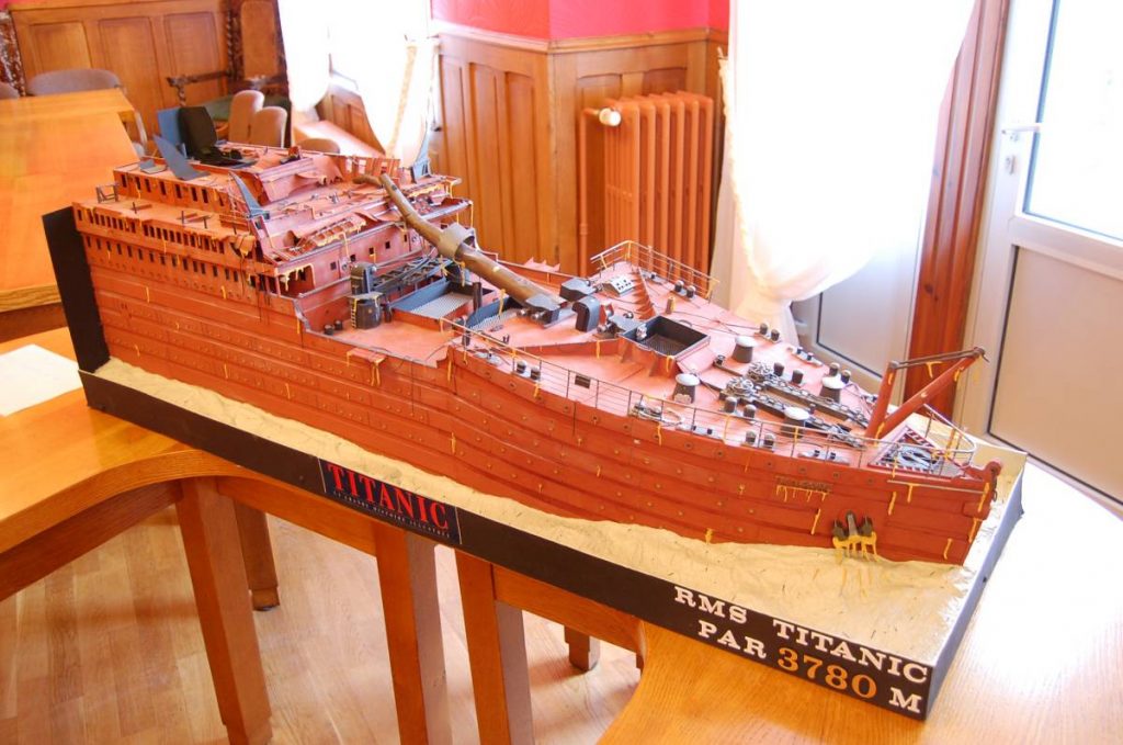 Maquette de la proue de l'épave.