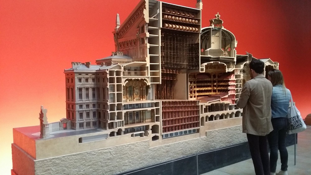 Maquette de l'Opéra de Paris en coupe longitudinale