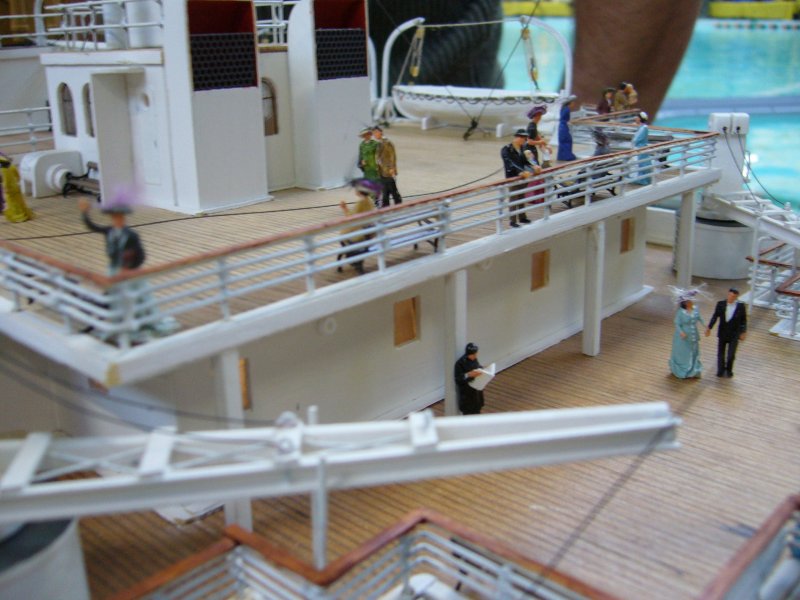 Vue de l'arrière du pont supérieur de la maquette.