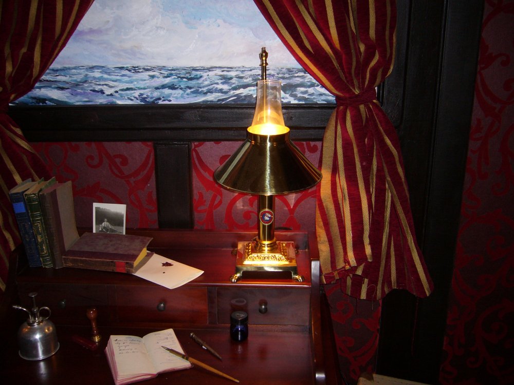 Reproduction d'un bureau avec vue sur la mer.