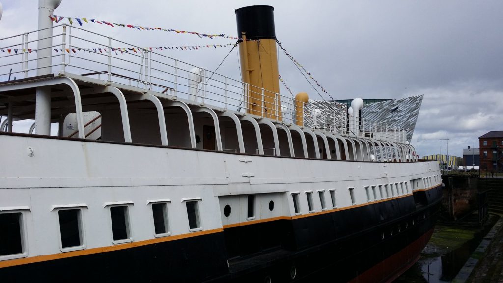 Vue extérieure du Nomadic dans sa cale sèche.