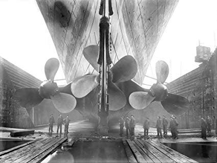 Lire la suite à propos de l’article Record de vitesse , mystérieuse hélice et jumelles manquantes : quelques idées reçues sur le naufrage du Titanic
