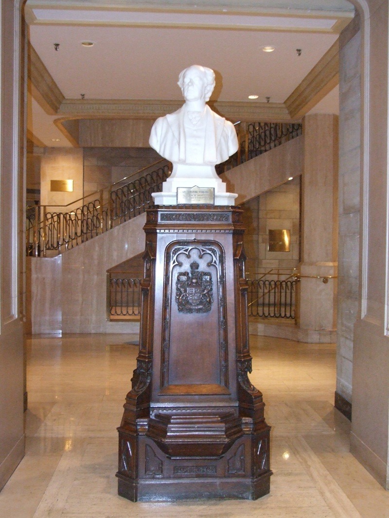 Lire la suite à propos de l’article Paul Chevré : photos du buste de sir Wilfrid Laurier