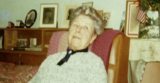 Berthe à Béthune, entourées des portraits de tous ceux qu’elle a aimé ; c’est là qu’elle est morte, dans l’atmosphère familiale qui lui était si chère.