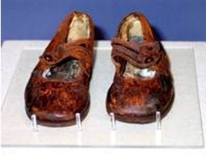 Lire la suite à propos de l’article « Si seulement les souliers pouvaient parler… »
