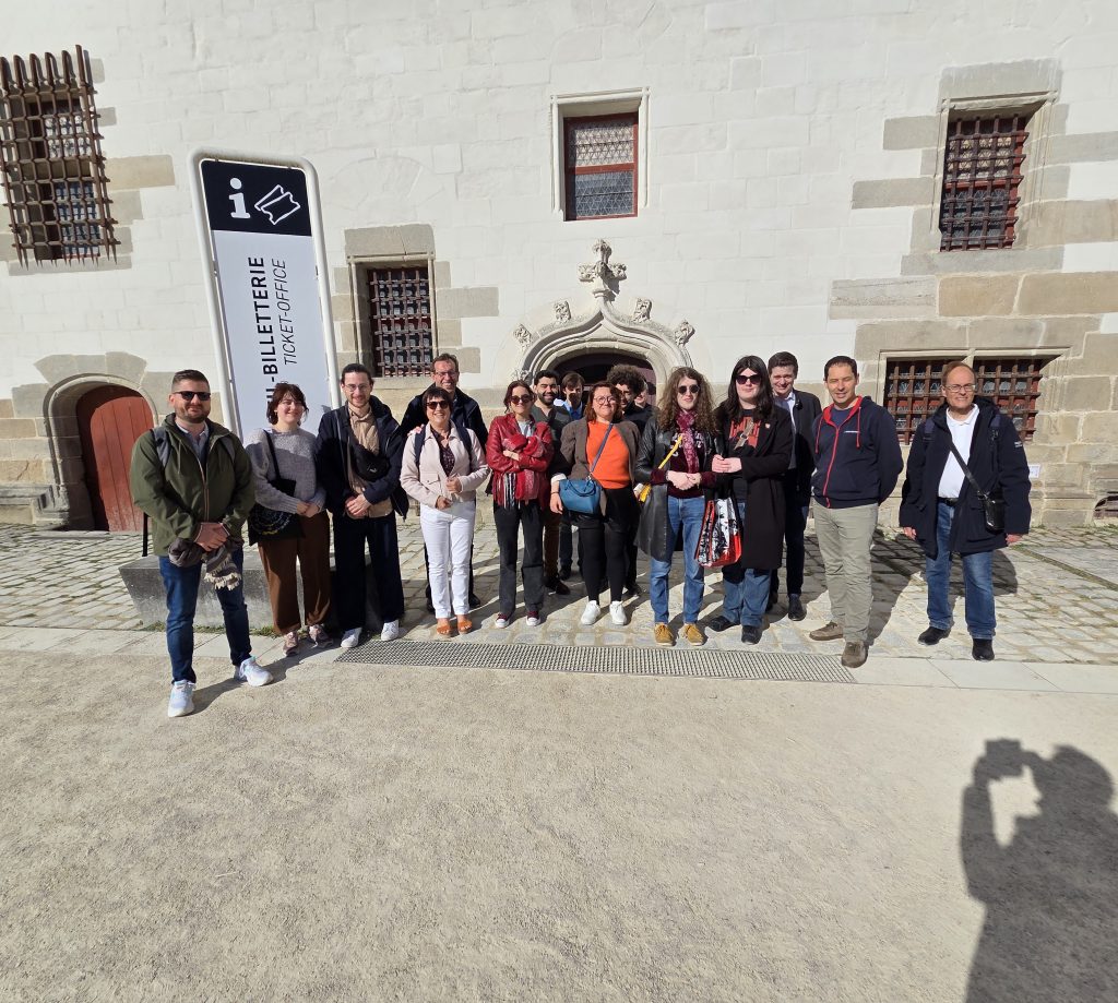 Notre groupe devant le château des Ducs de Bretagne.